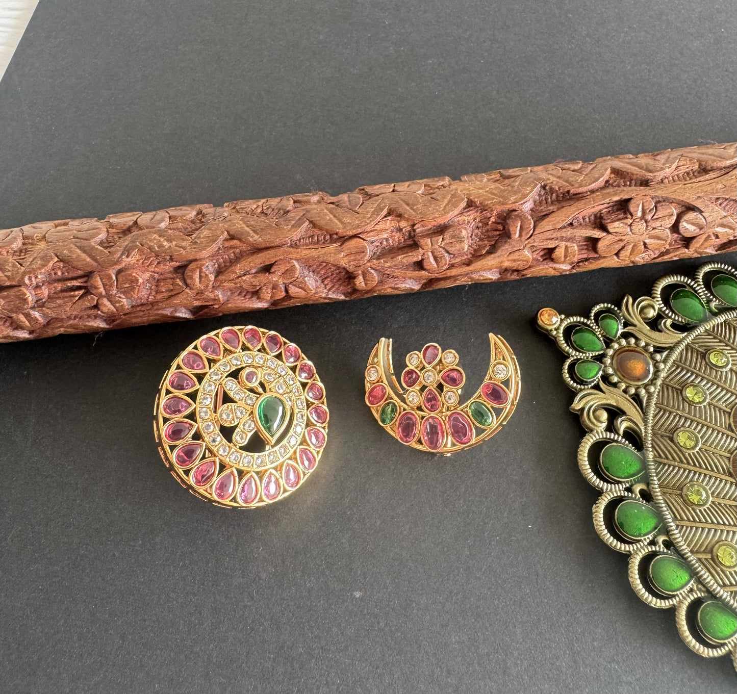 Matte finish kemp-green peacock sun moon hair jewel dj-52017