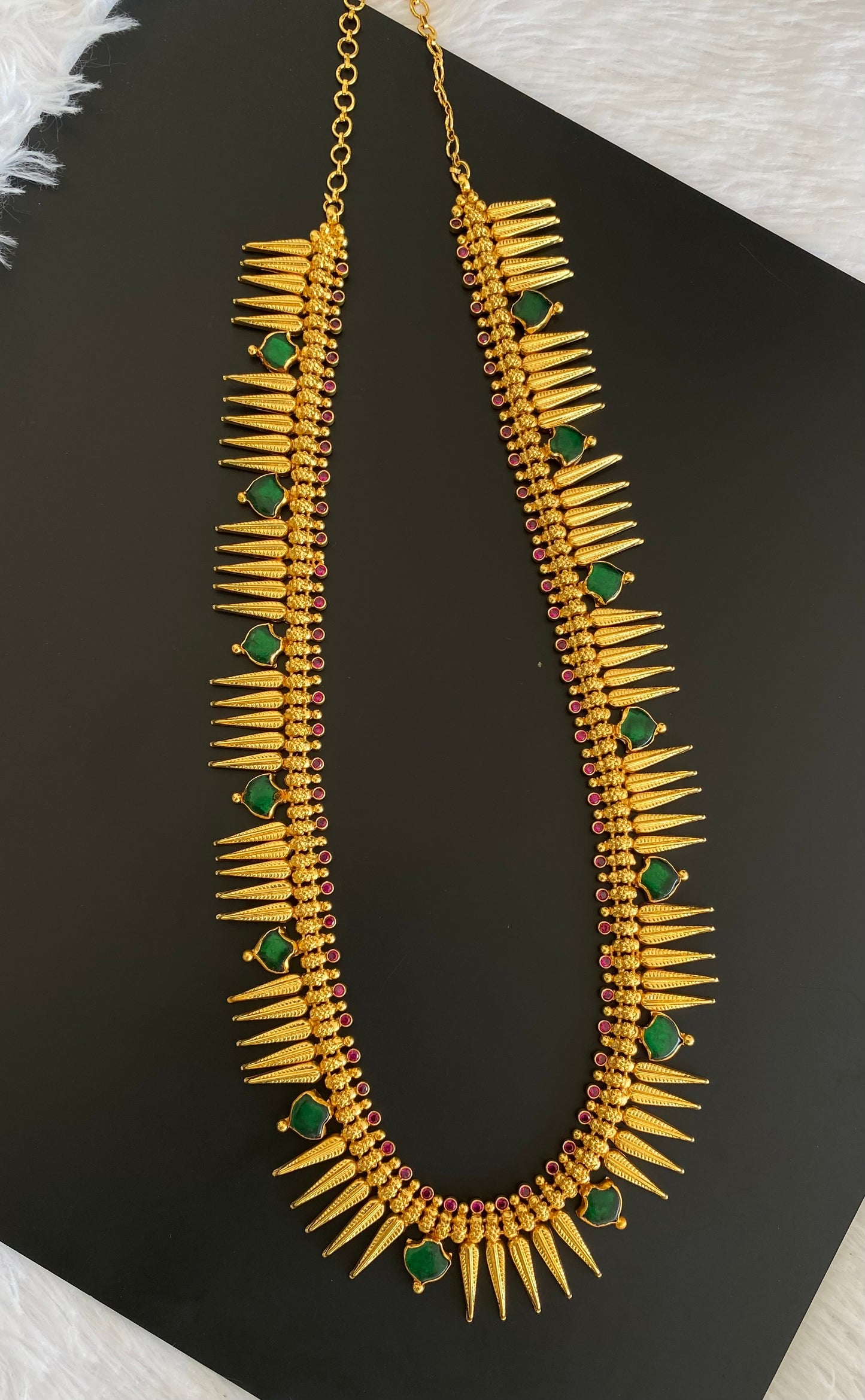 Gold tone pink-green palakka mulla mottu haar dj-53174