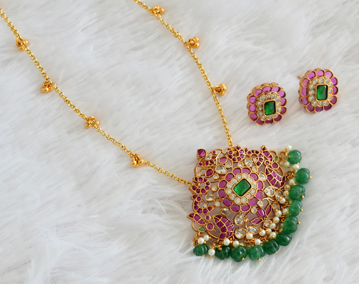 Antique gold tone kemp-green peacock pendant with chain set dj-54012