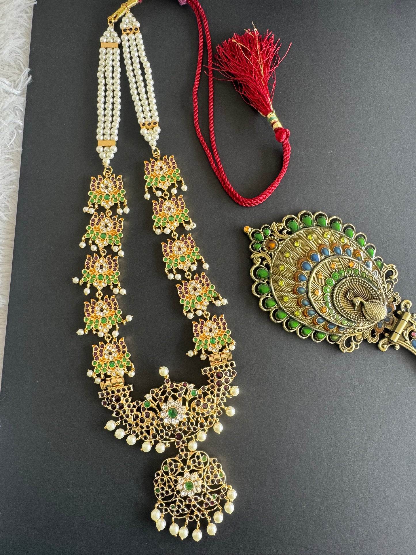 Gold tone precious kemp-green-white pearl lotus haar dj-52000