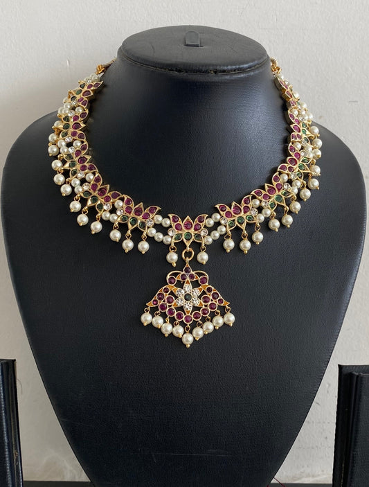 Gold tone precious kemp-green-white pearl lotus necklace dj-54715