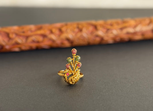 Antique gold tone kemp-green peacock adjustable finger ring dj-51402