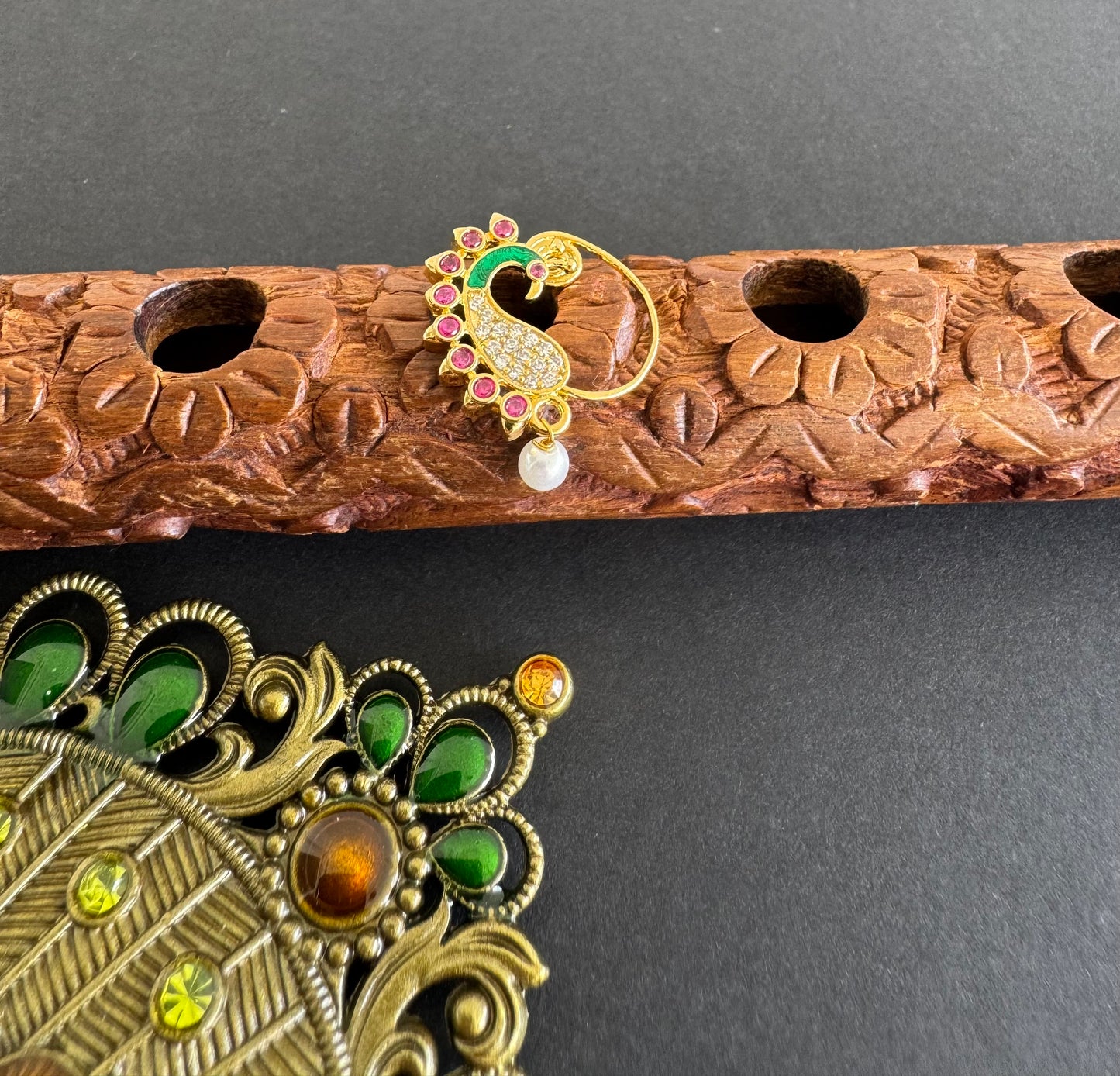 Gold tone pink-green peacock nose pin Dj-52037