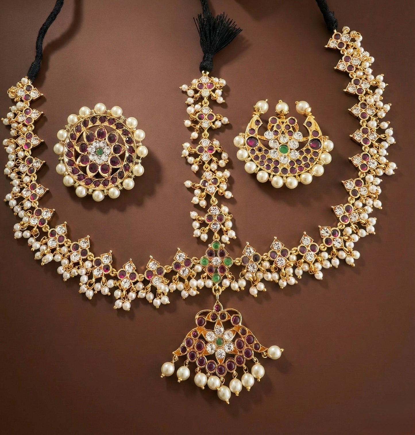 Gold tone precious kemp-green-white pearl cluster with sun and moon head set dj-50790