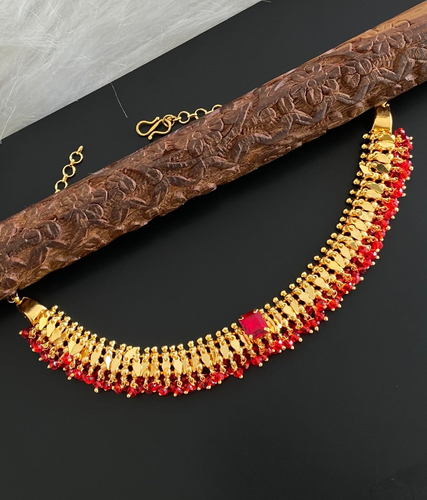 Gold tone Kerala style elakka red beaded choker necklace dj-54310