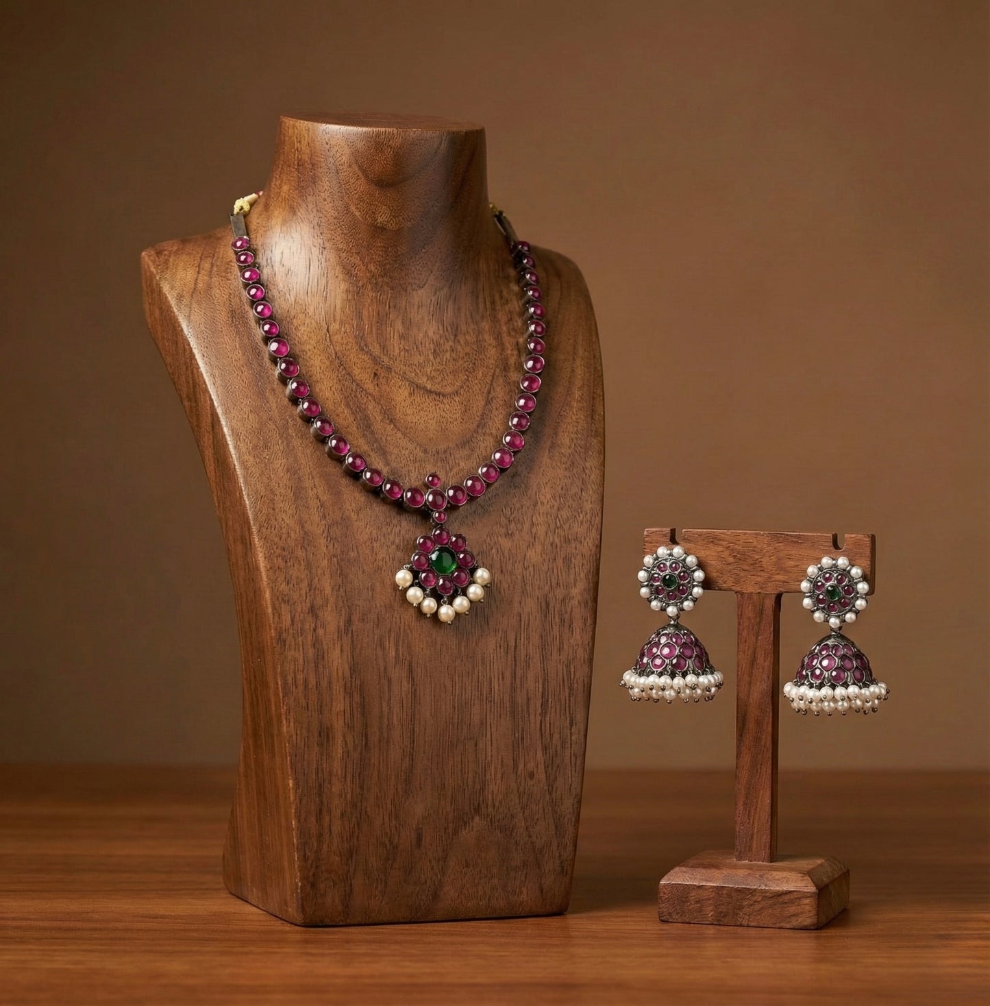 Black finish precious kemp-green pearl attigai necklace set dj-52531