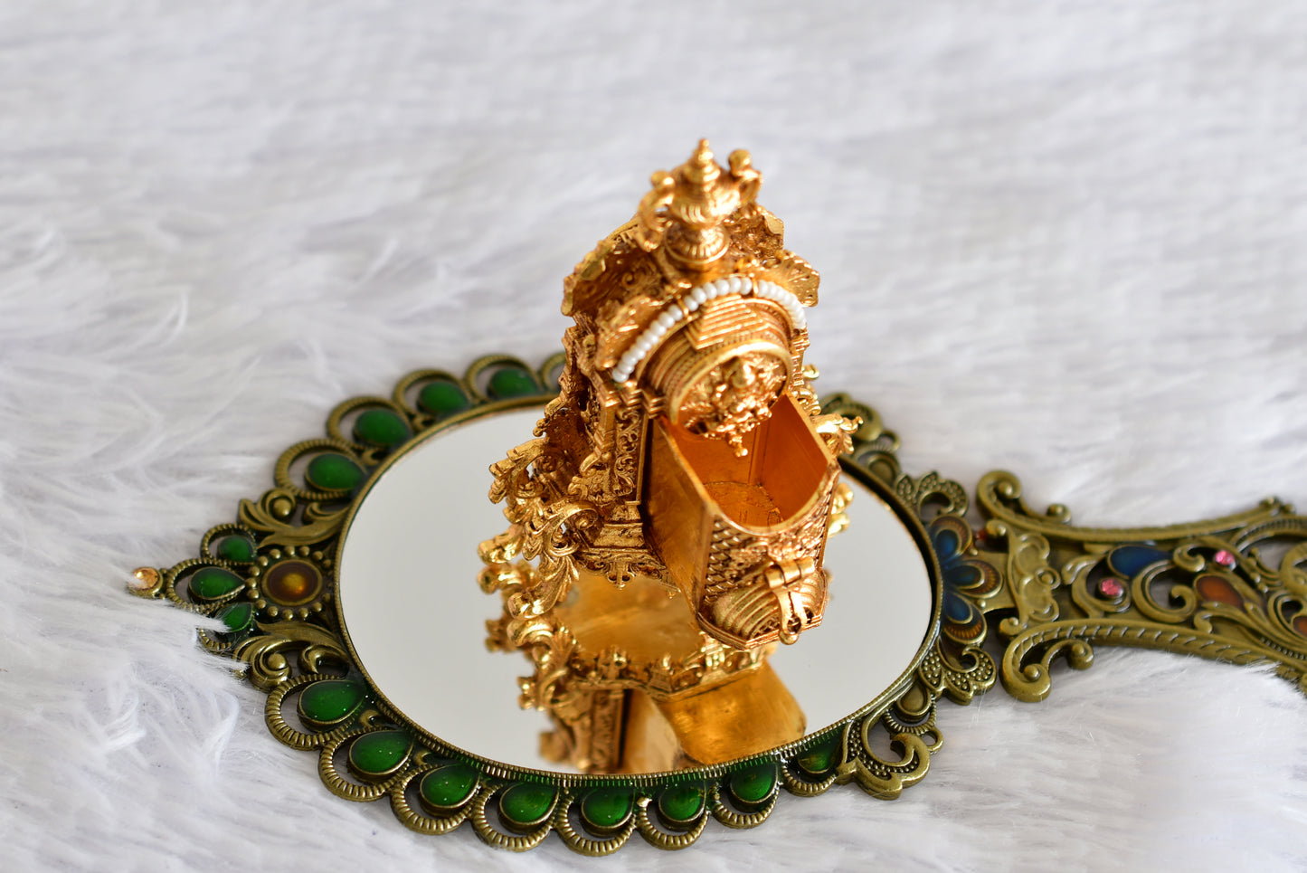 Antique gold tone pearl Ma Lakshmi kumkum box dj-52321