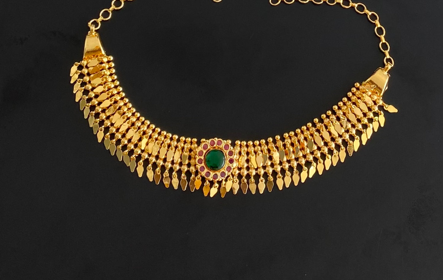 Gold tone kerala style elakka pink-green stone choker necklace dj-54105
