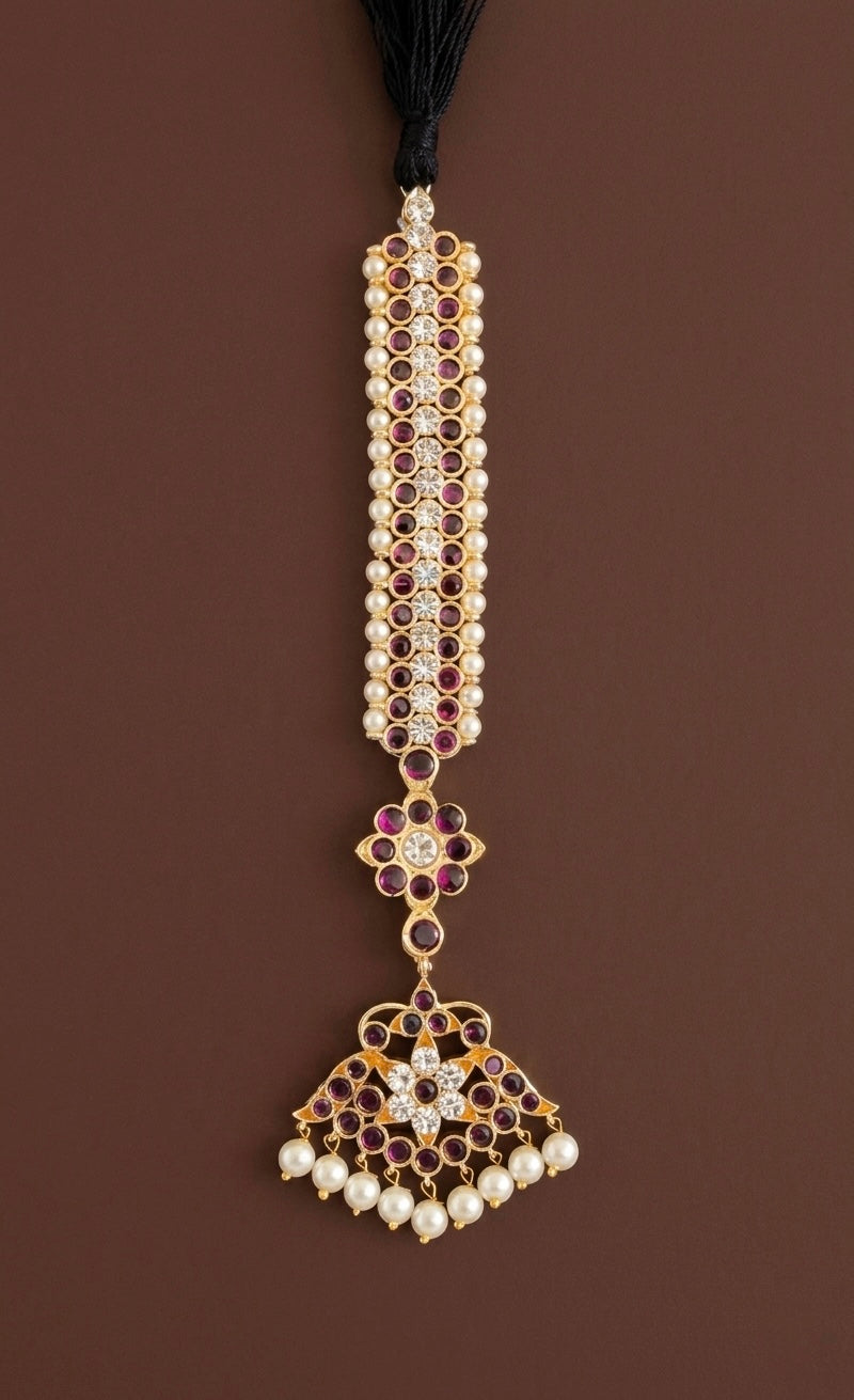 Gold tone precious kemp-white flower pearl tikka dj-53367