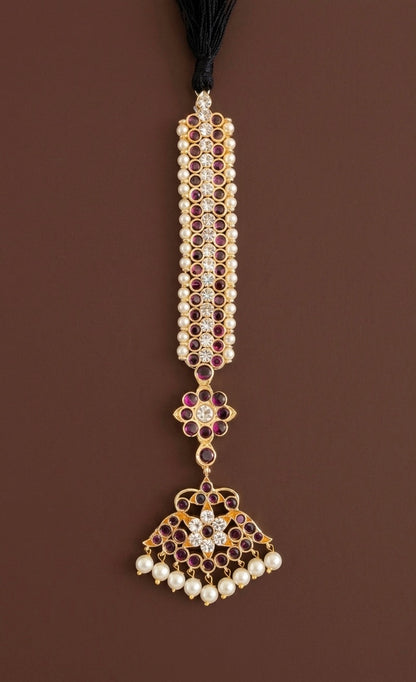 Gold tone precious kemp-white flower pearl tikka dj-53367