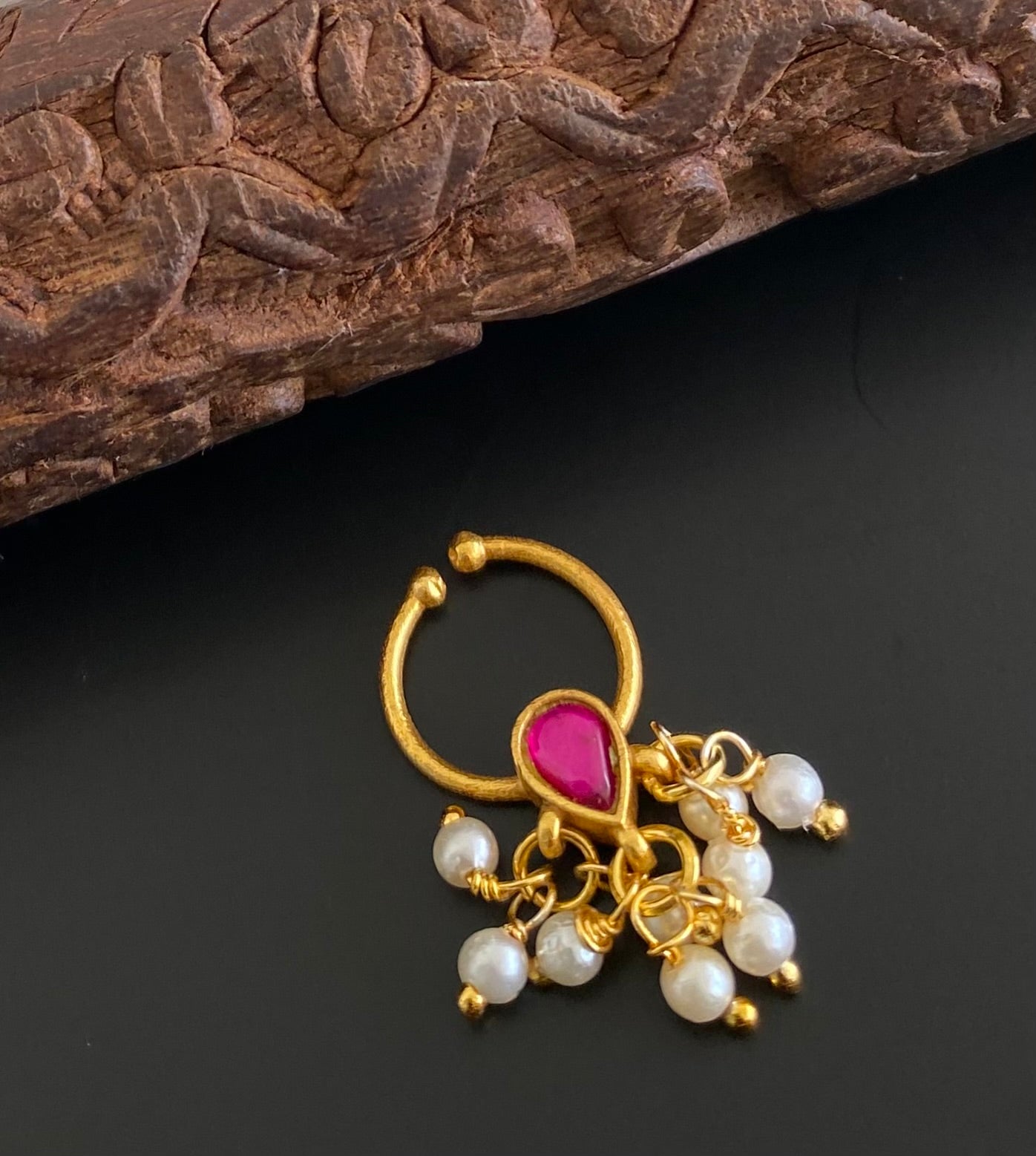Gold tone pink stone pearl nose pin/bulakku dj-53820