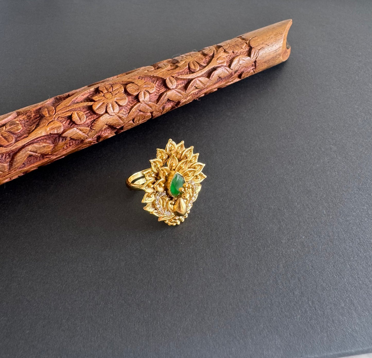 Antique gold tone cz green peacock adjustable finger ring dj-51400