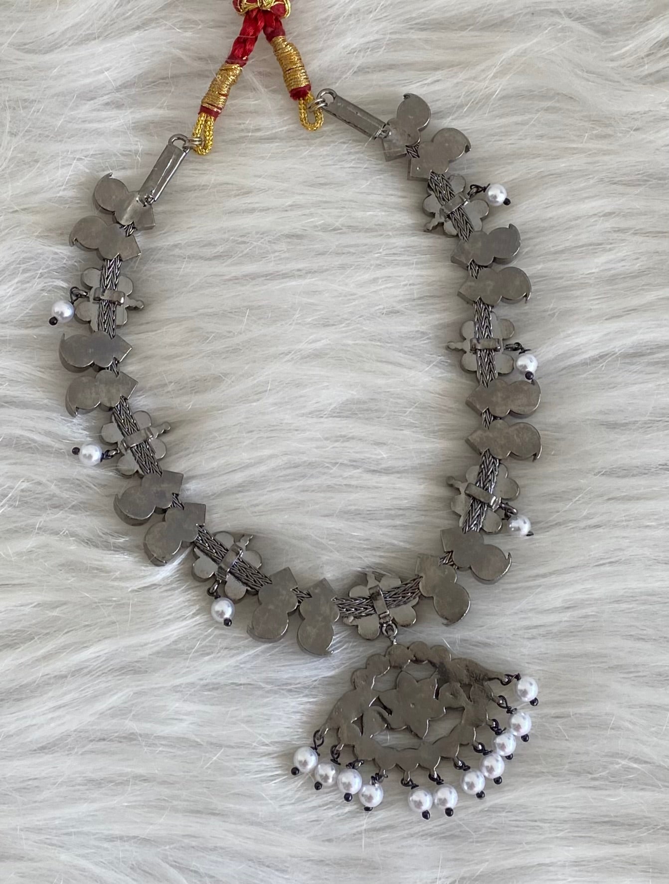 Black finish precious kemp-green-white pearl mango necklace dj-53948