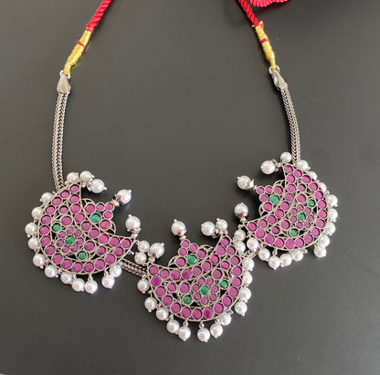 Black finish precious kemp-green pearl moon necklace dj-53001