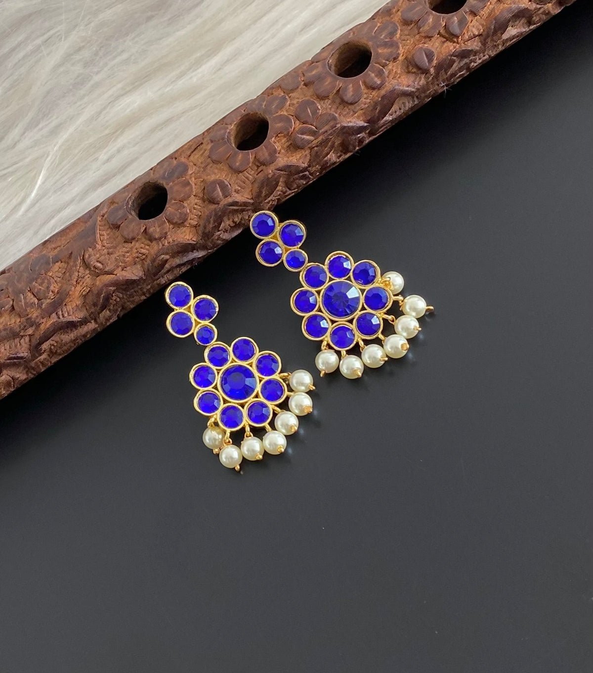 Gold tone AD dark blue stone pearl flower earrings dj-55138