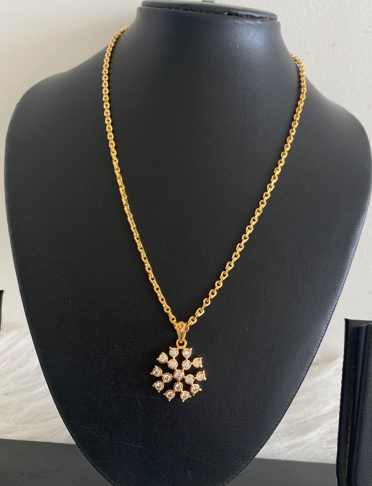 Gold tone 18 inches chain with white stone pendant dj-53862