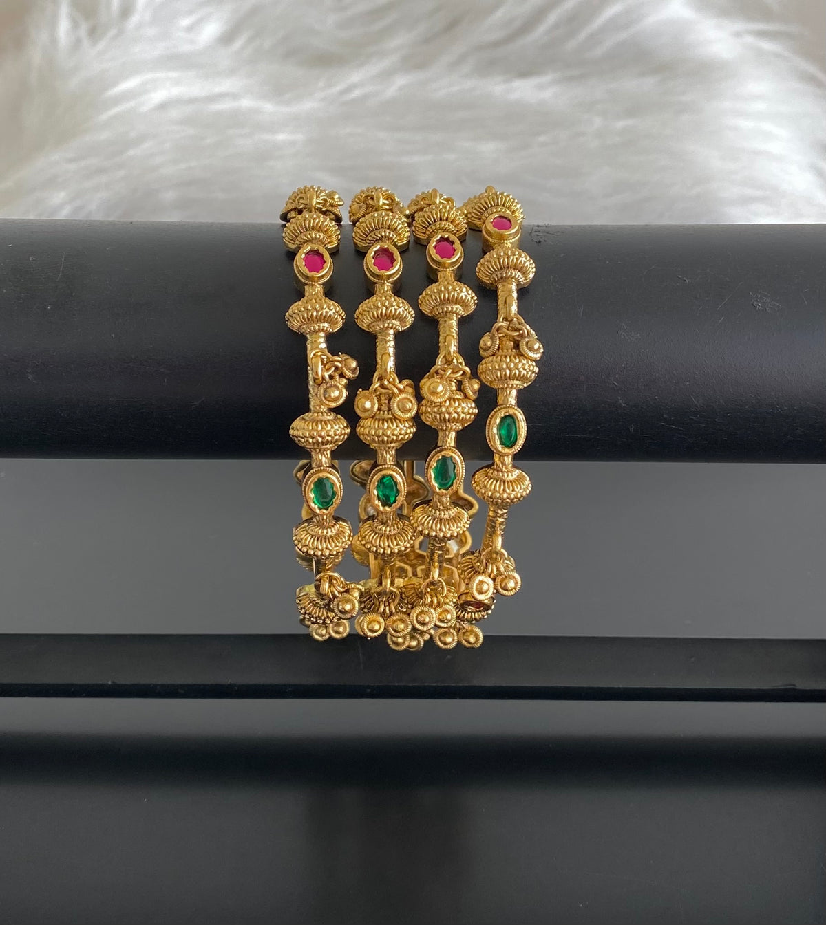Antique gold tone kemp-green stone set of 4 bangles(2.6) dj-54839