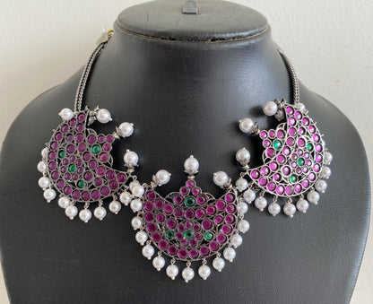 Black finish precious kemp-green pearl moon necklace dj-53001