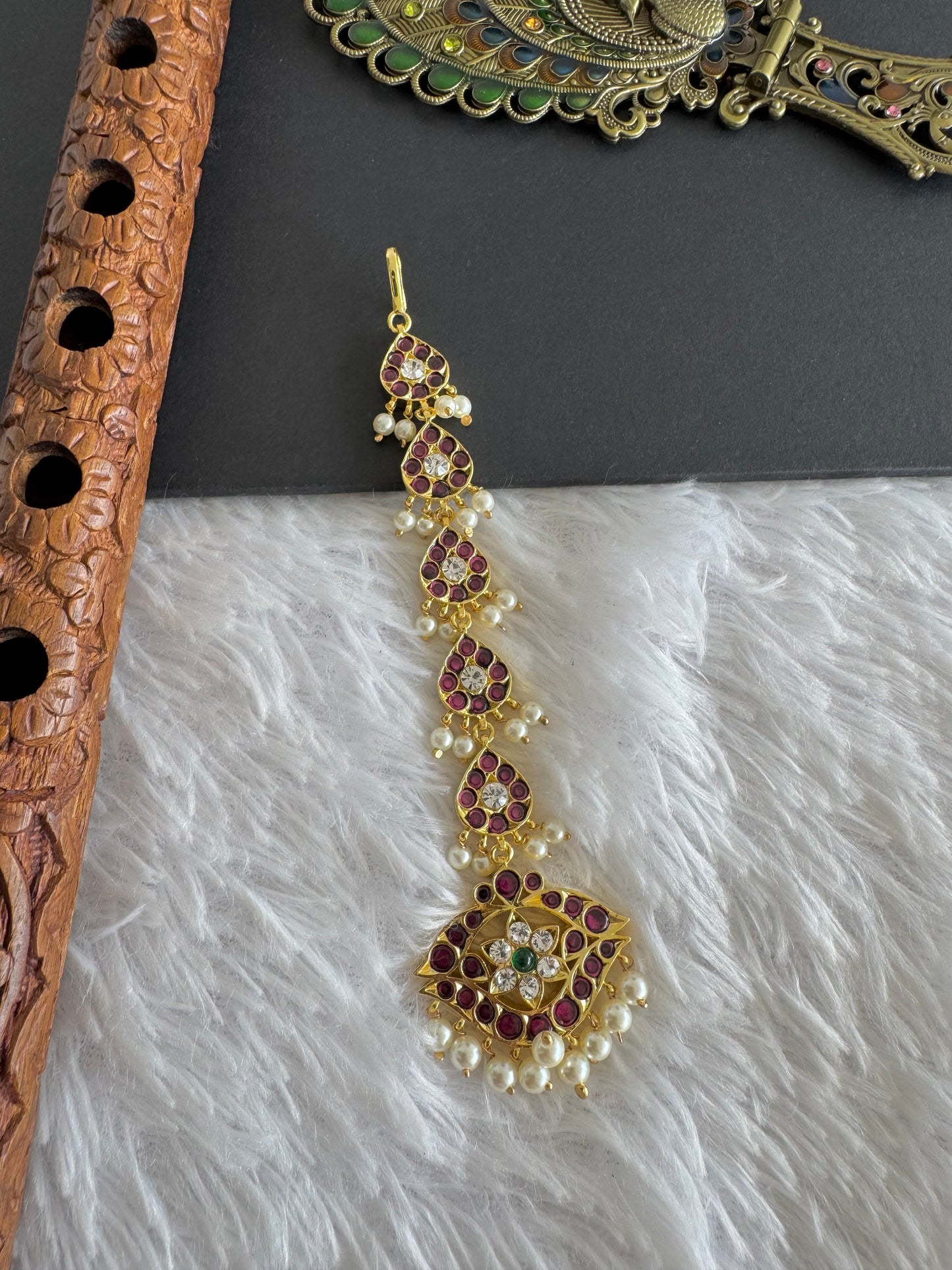 Gold tone precious kemp-green-white pearl tikka dj-52291