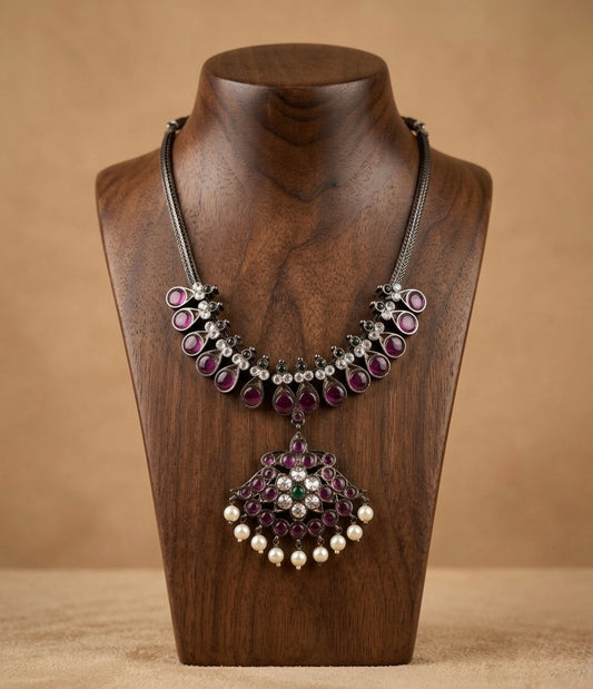 Black finish precious kemp-green-white pearl necklace dj-53244