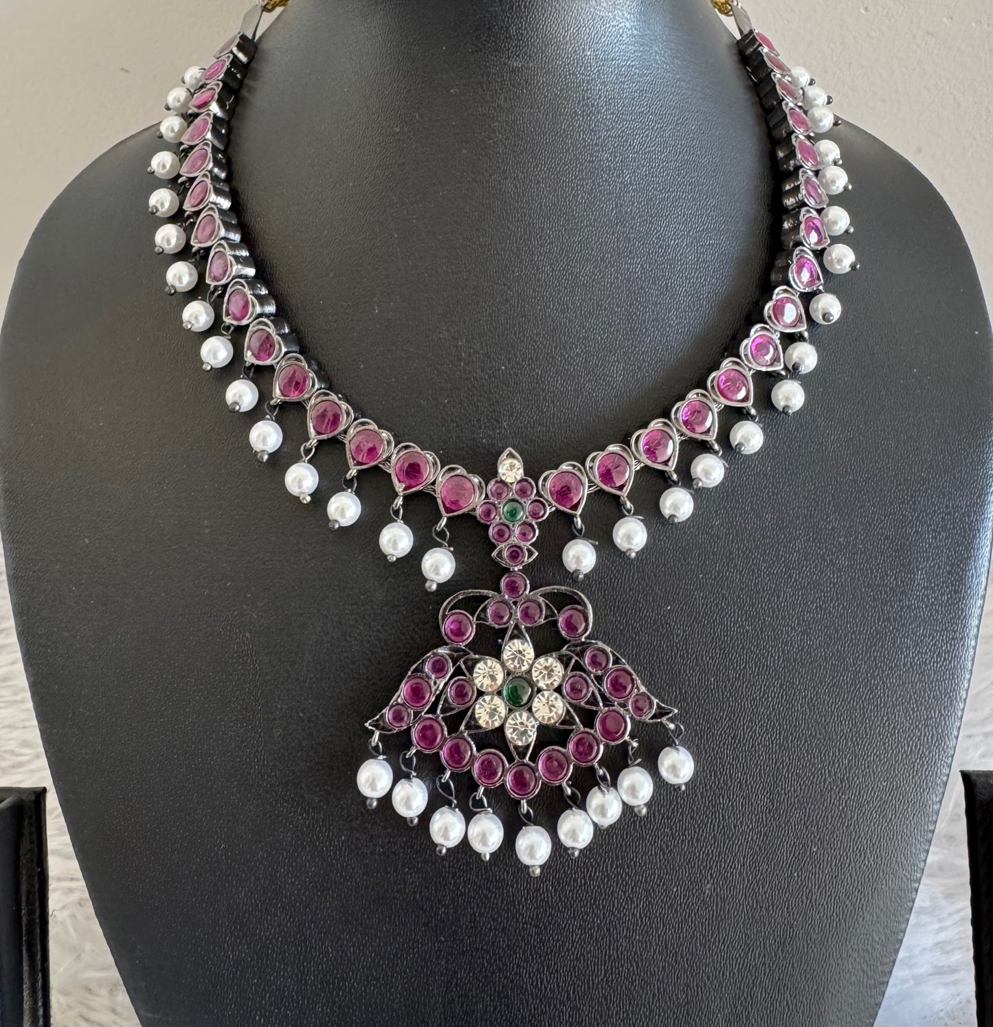 Black finish precious kemp-green pearl necklace dj-52533