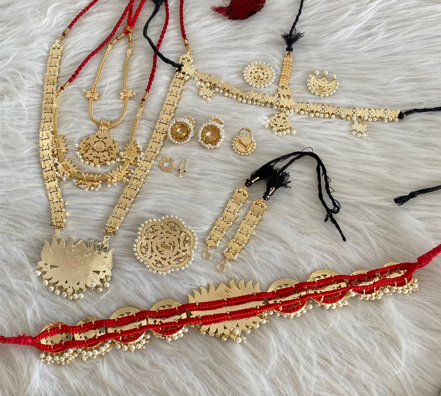 Gold tone precious kemp-green-white pearl lotus bridal set dj-53964