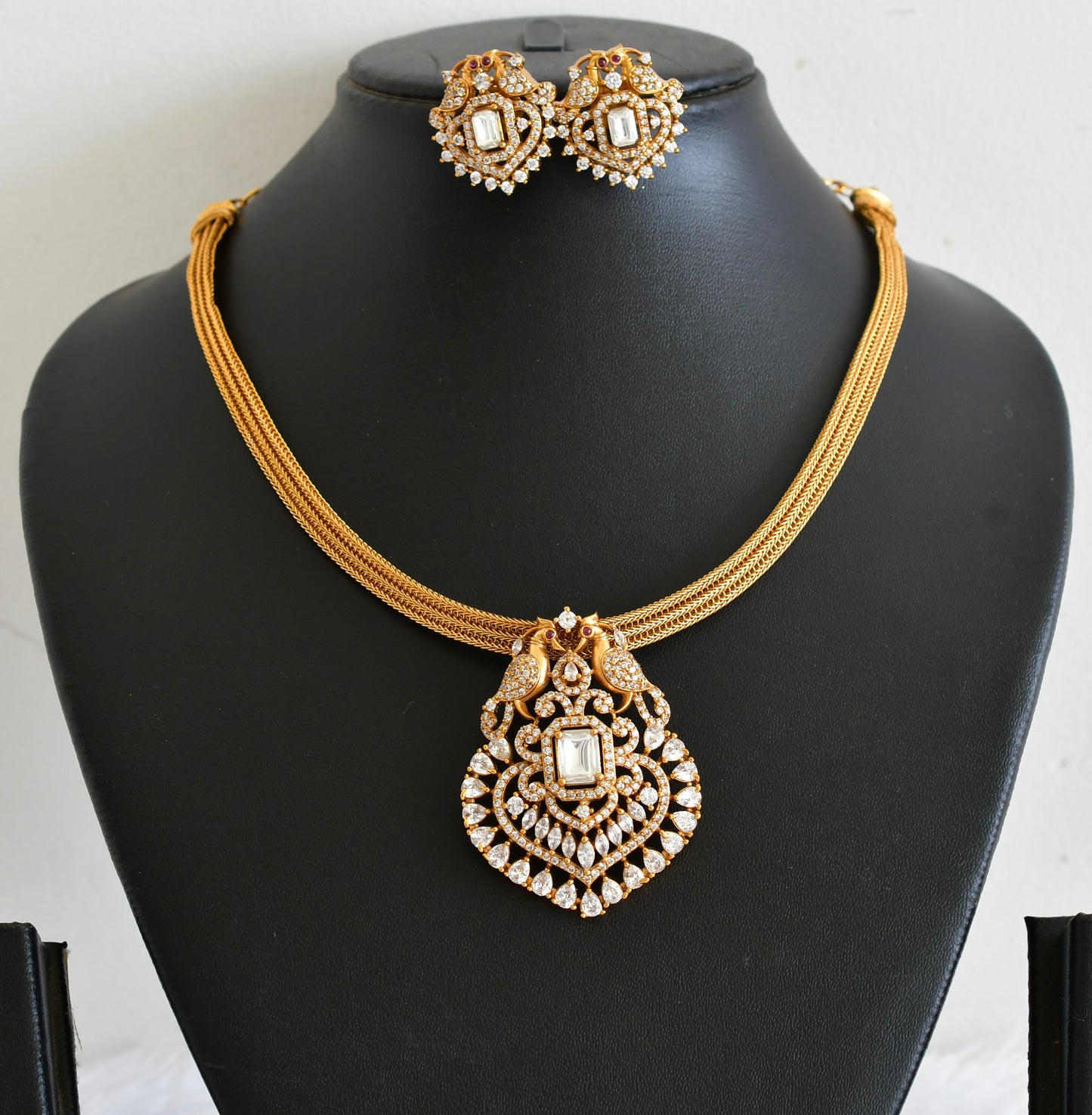 Matte finish white peacock stone choker/necklace set dj-54015