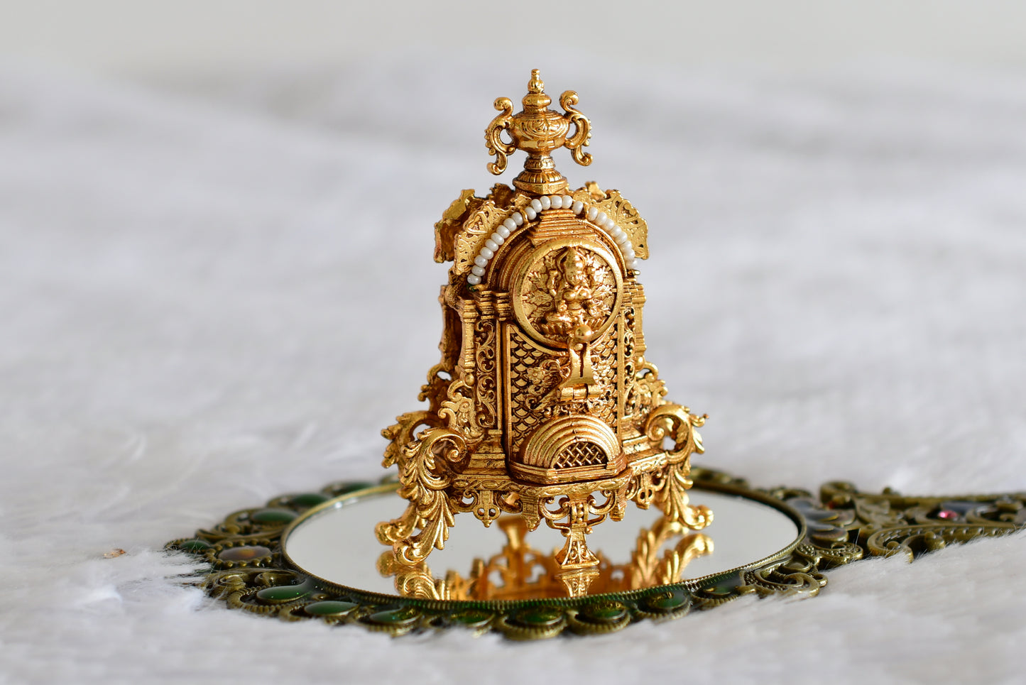 Antique gold tone pearl Ma Lakshmi kumkum box dj-52321