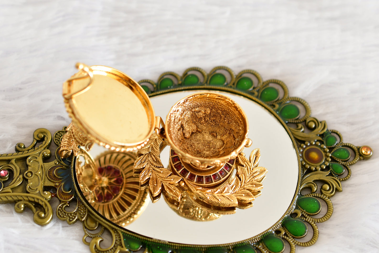 Antique gold tone kemp-green Kalash kumkum box dj-52318
