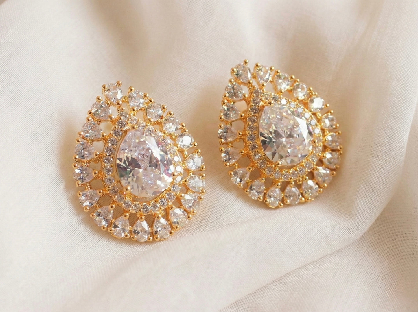 Gold tone Cz-white big stud/Earrings DJ17990