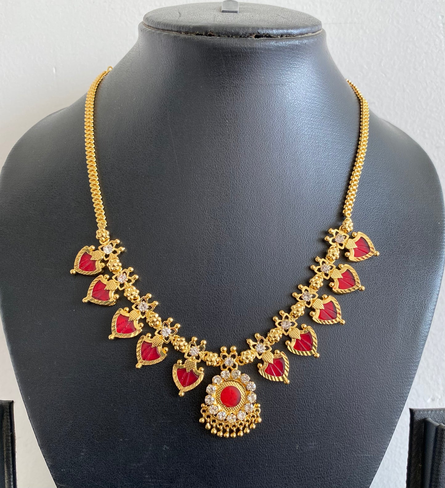 Gold tone white-red palakka necklace dj-53069