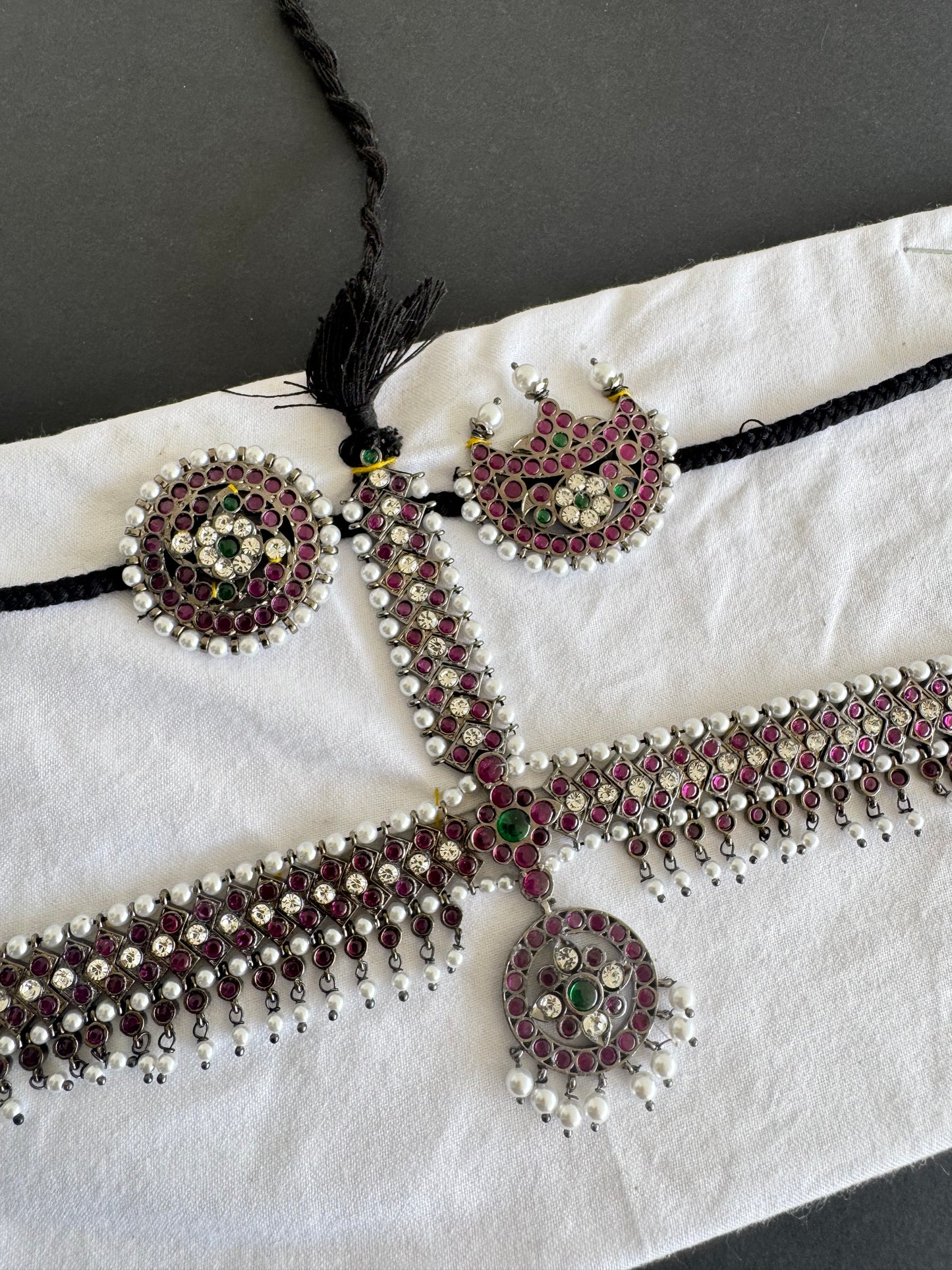 Black finish real kemp-green-white pearl maang tikka dj-52013