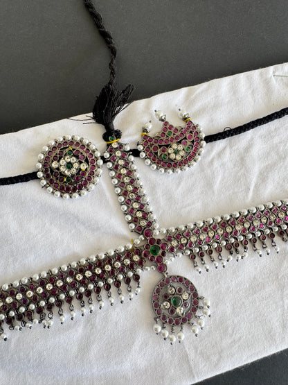 Black finish real kemp-green-white pearl maang tikka dj-52013