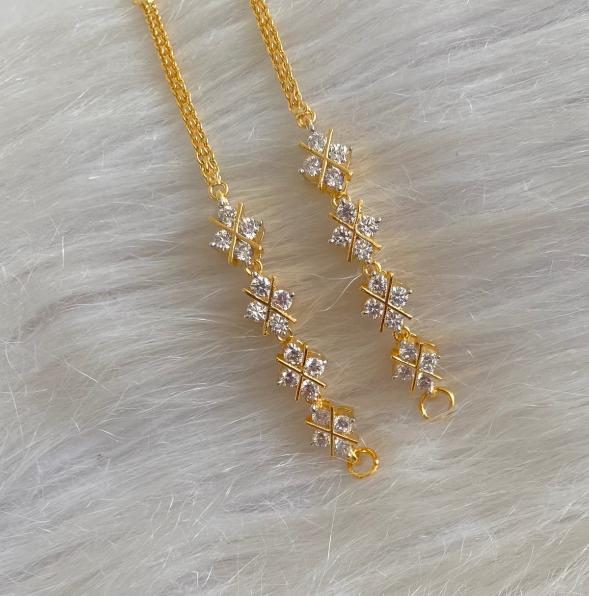 Gold tone white stone ear side chain dj-54889