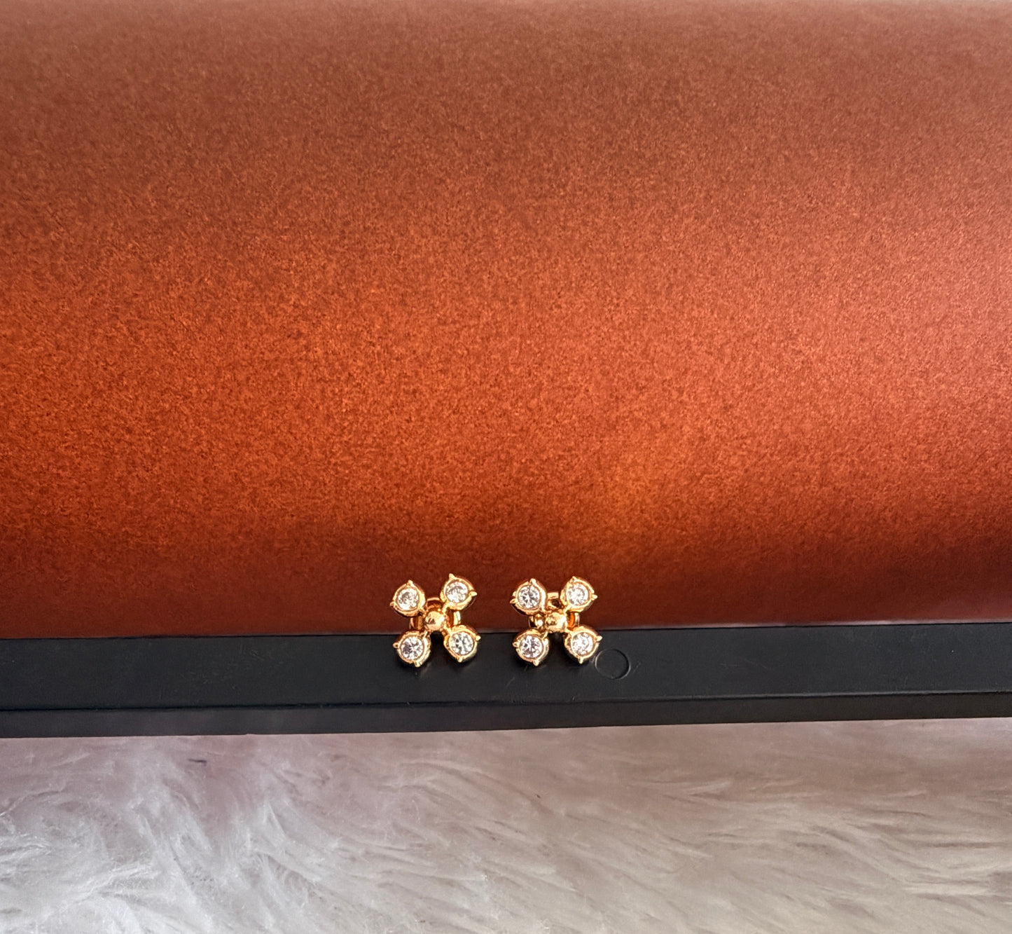 Gold tone AD white flower stud/earrings dj-53277