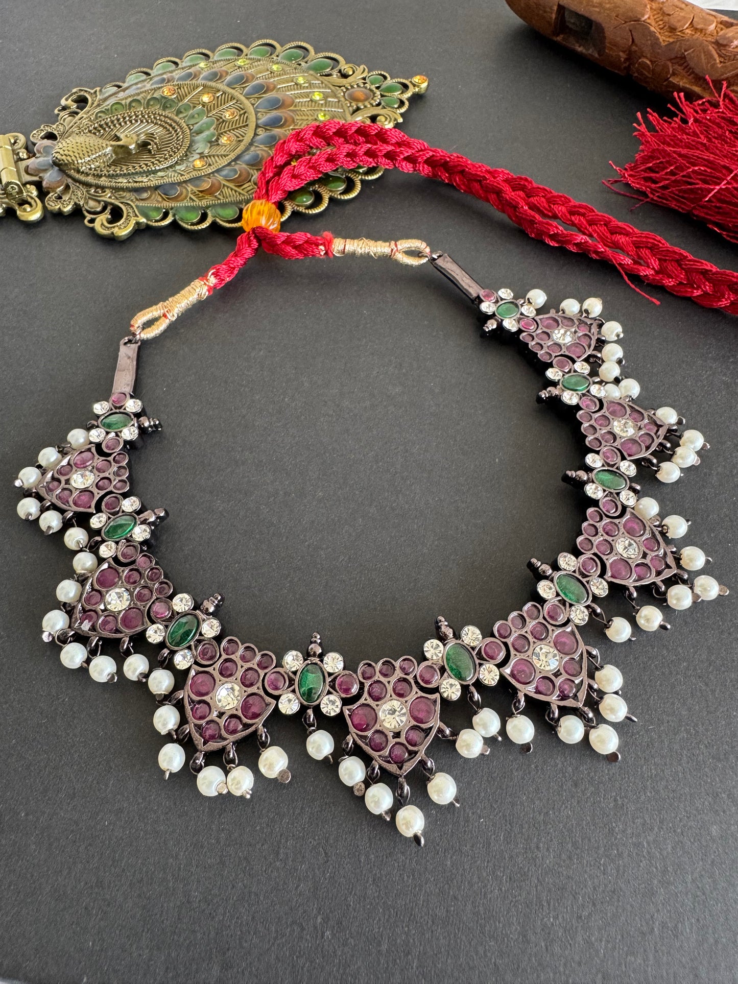 Black finish precious kemp-green pearl necklace dj-52285