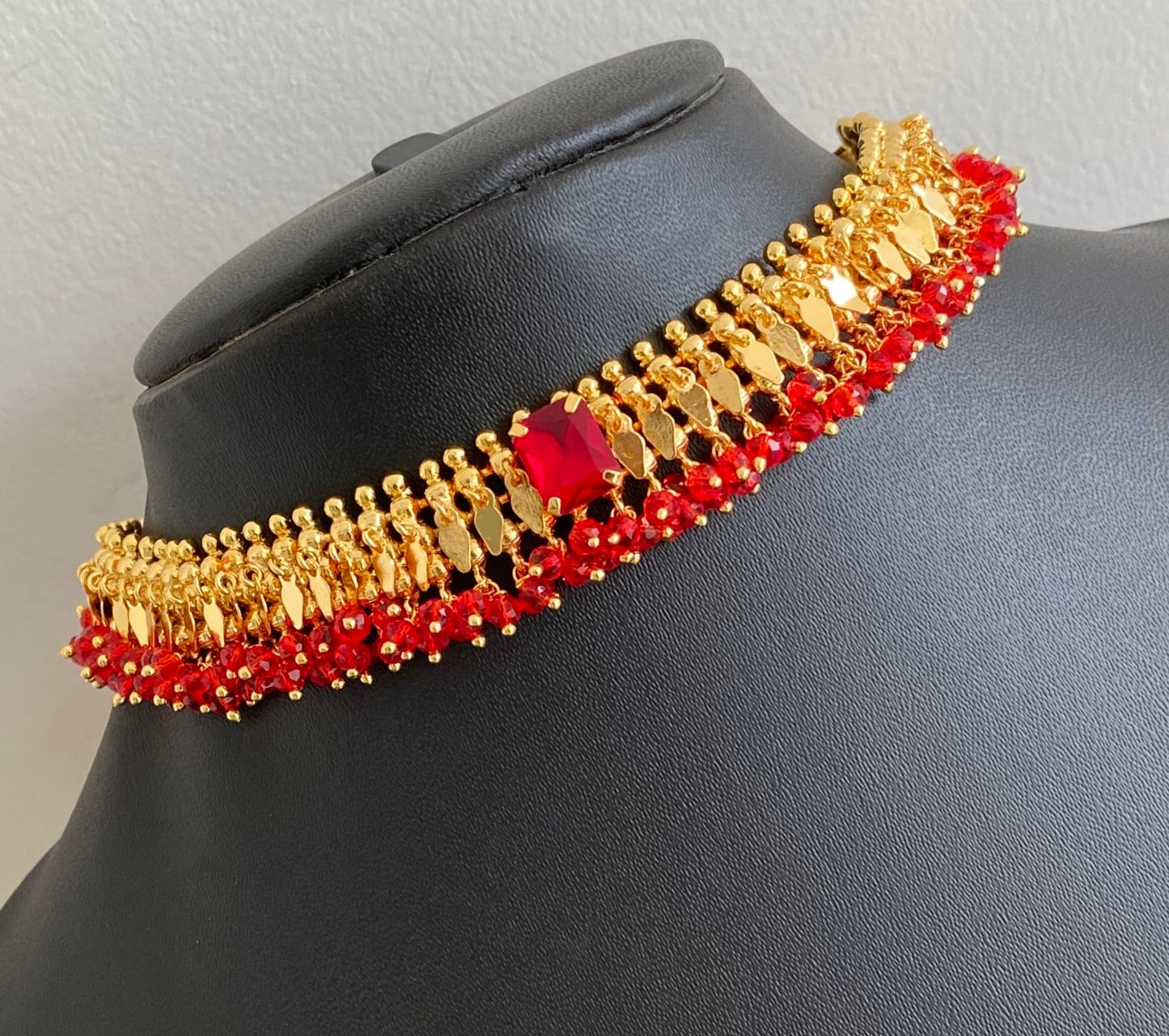 Gold tone Kerala style elakka red beaded choker necklace dj-54310