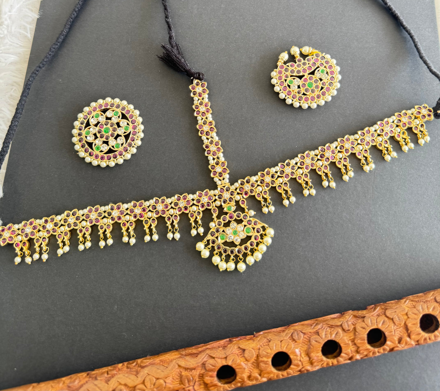 Gold tone precious kemp-green-white pearl cluster with sun and moon head set/tikka dj-52014