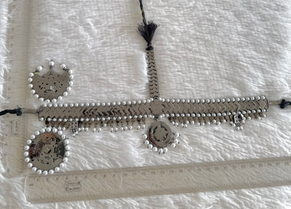 Black finish precious kemp-green-white pearl head set with sun-moon dj-50880