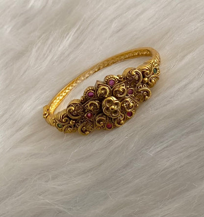 Antique gold tone kemp-green stone openable kada/bracelet dj-54854