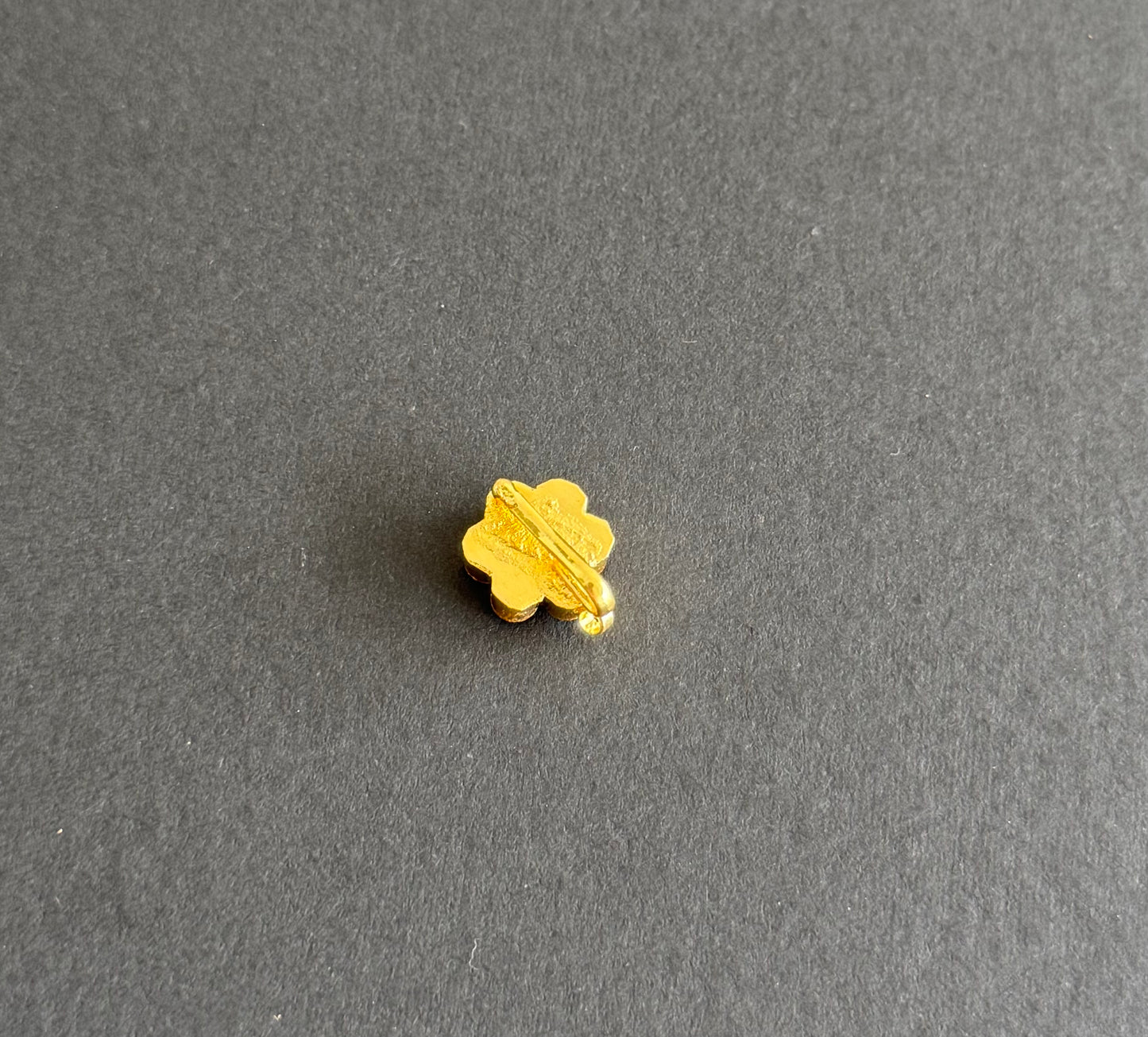 Gold tone white kundan jadau flower Nose Pin Dj-51422