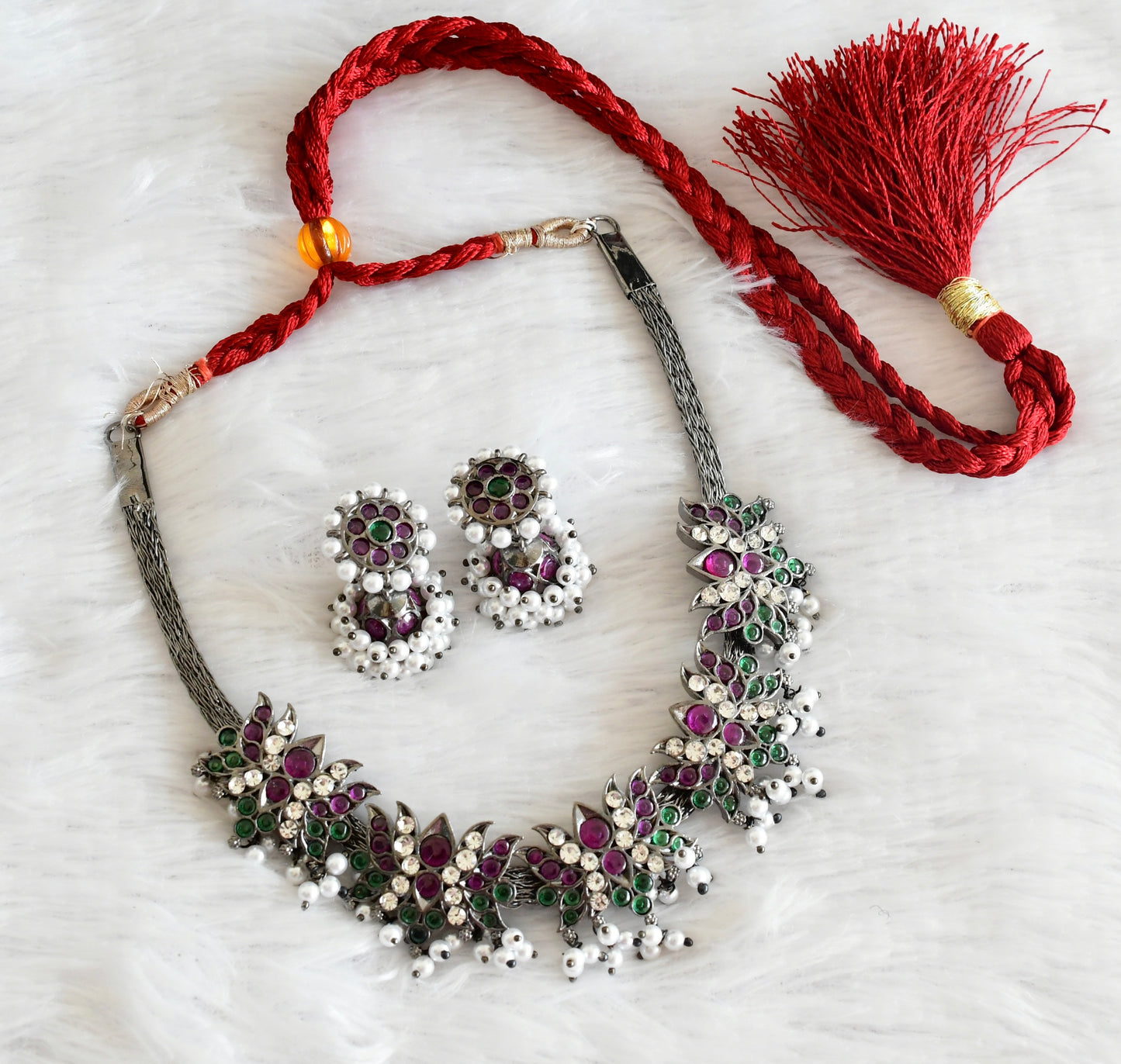 Black finish precious kemp-green-white pearl lotus necklace set dj-53352