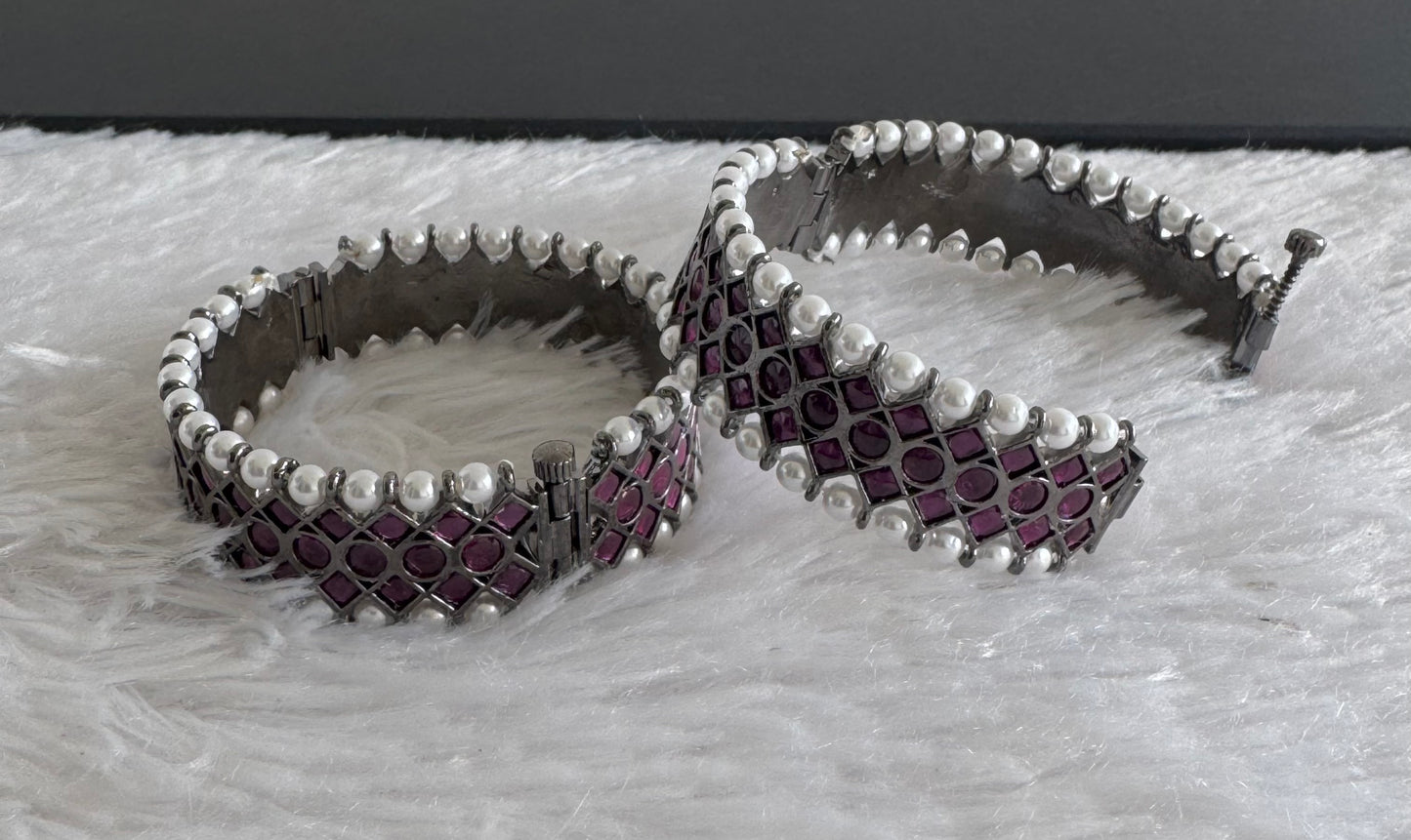 Black finish precious kemp pearl screw bangles(2.6) dj-51437