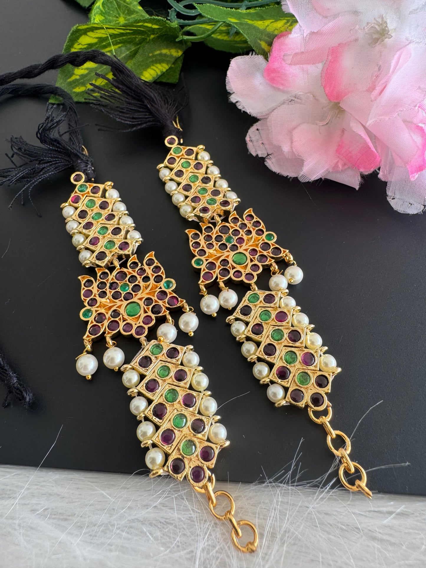 Gold tone kemp-green-white precious lotus pearl ear side chain dj-51186