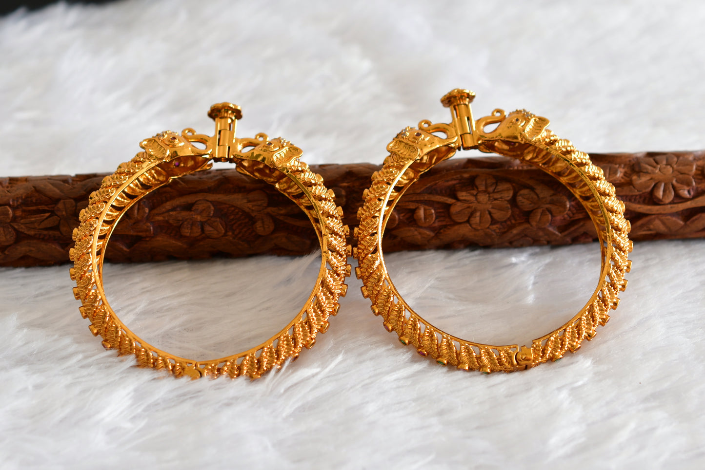 Matte finish ruby-green elephant flower screw type kada/bangles(2.4) dj-51785