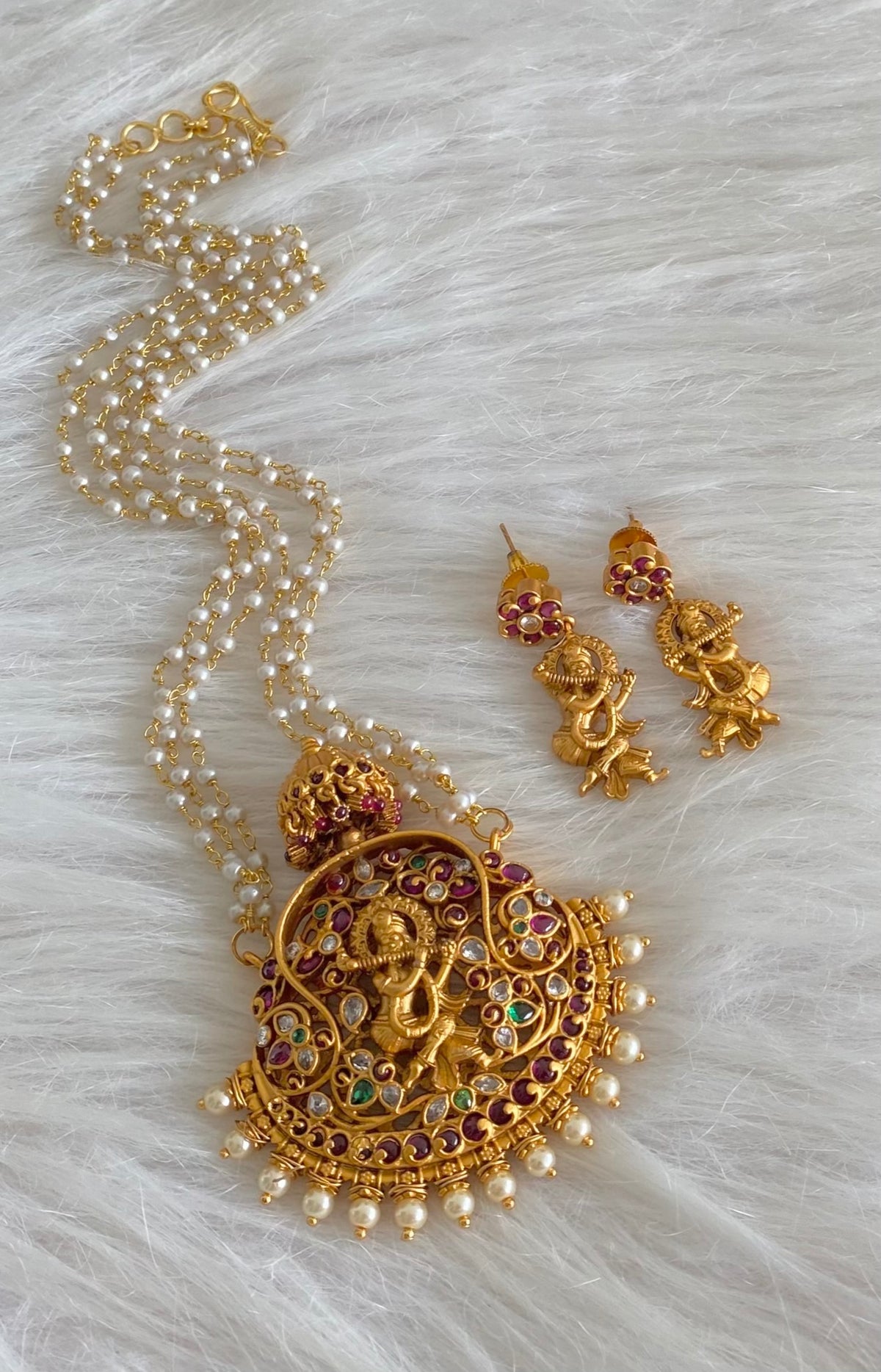 Matte finish real kemp-green krishna pendant pearl necklace set dj-55004