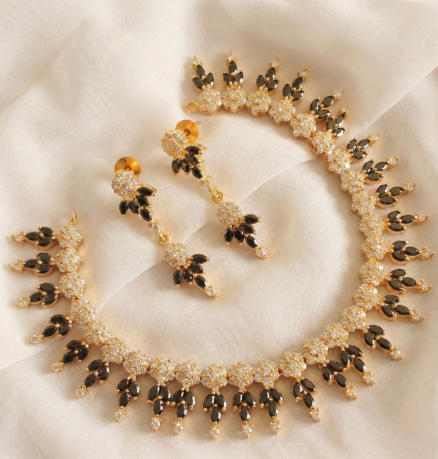 Gold tone Cz-black flower necklace Set-dj17086