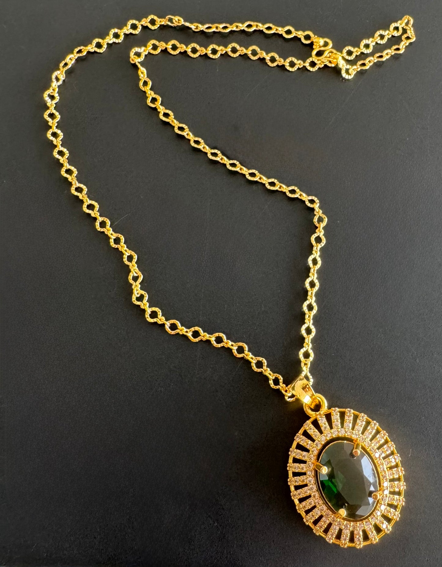 Gold tone 18 inches chain with green oval stone pendant dj-51278