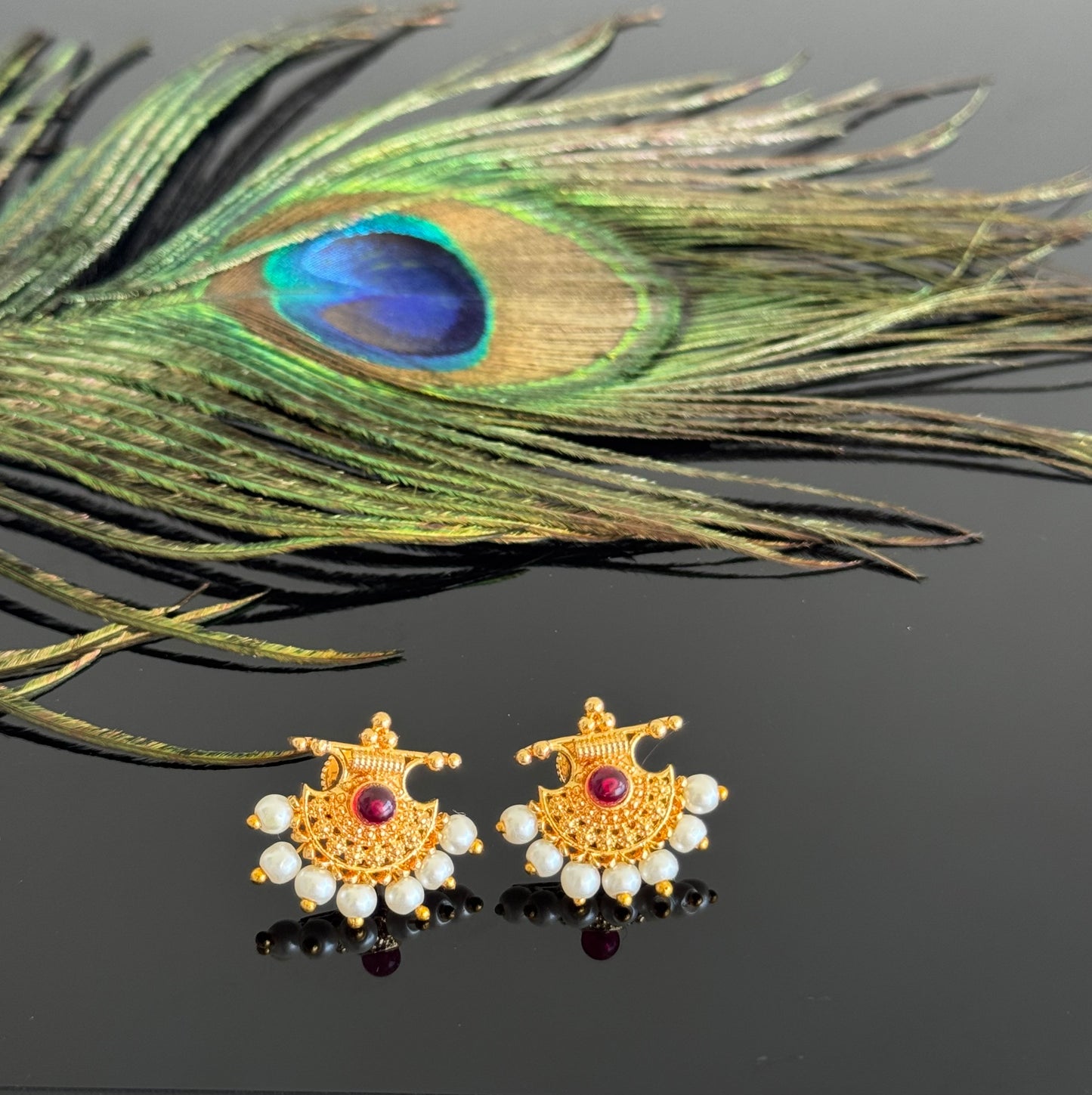 Gold tone pearl-pink beaded stud/earrings dj-51605