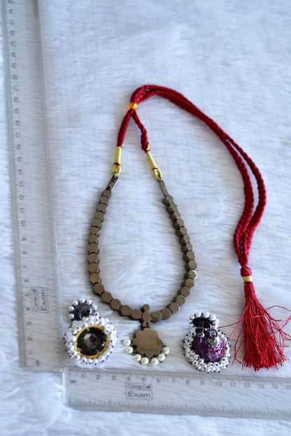 Black finish precious kemp-green pearl attigai necklace set dj-52531